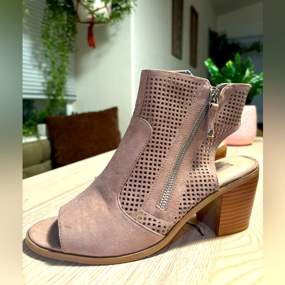NWT F21 peep toe booties